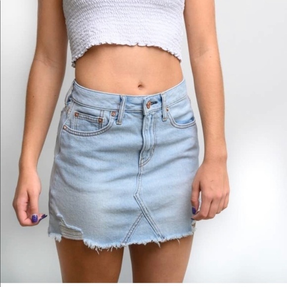 American Eagle Outfitters distressed light wash mini denim skirt - Picture 1 of 17